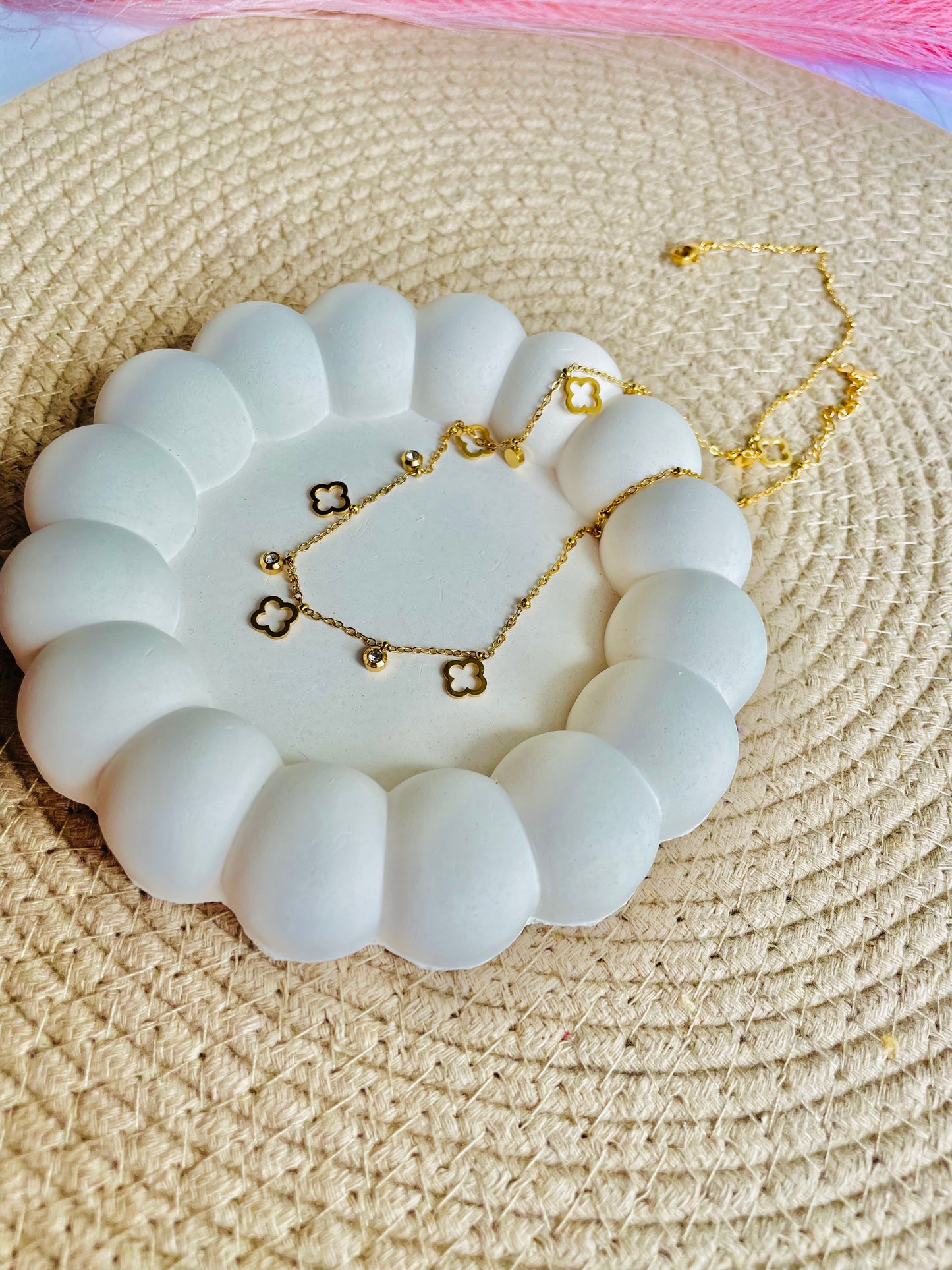 Minimalist Gold Clover Charm Neckchain – Anti-Tarnish, Lightweight, Everyday Jewelry