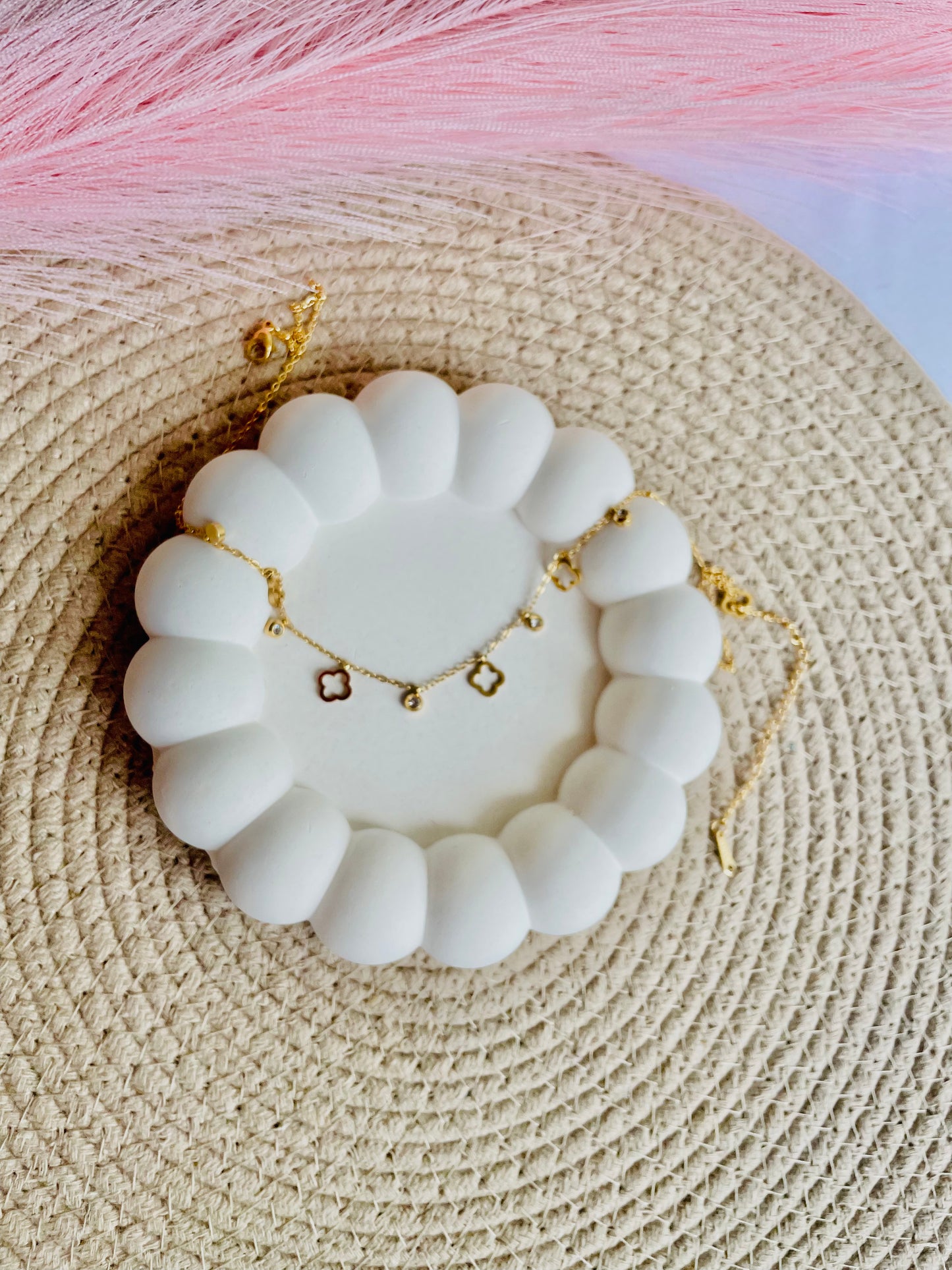 Minimalist Gold Clover Charm Neckchain – Anti-Tarnish, Lightweight, Everyday Jewelry