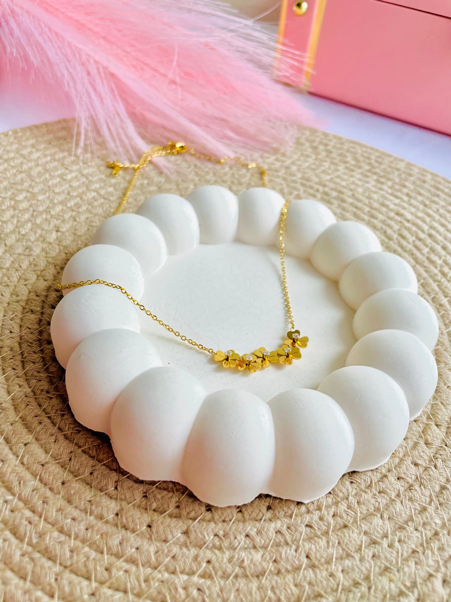 Delicate Gold-Tone Floral Necklace with Crystal Accents – Elegant Minimalist Jewellery for Women